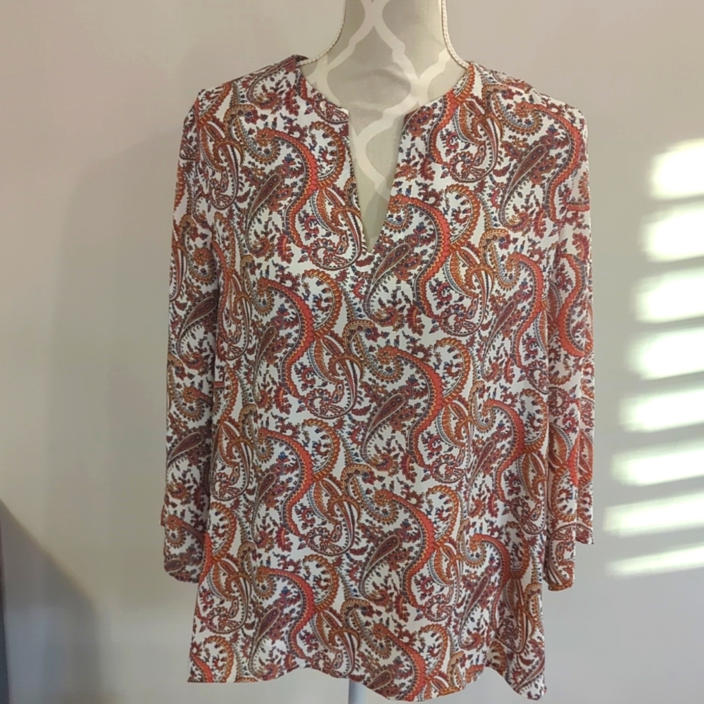 NWT Violet and Claire Paisley vneck blouse